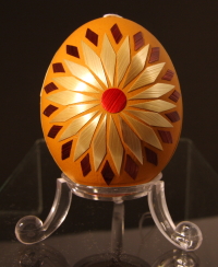 Decorated egg shell with straw and colored wax : Slovakia